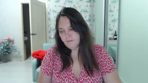 Snapshot of cappuchinno chatting on 12.13.25 cappuchinno online show from 12.13.25