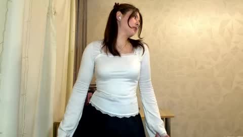 Snapshot of capricenichlos chatting on 05.07.26 May online show from 05.07.26