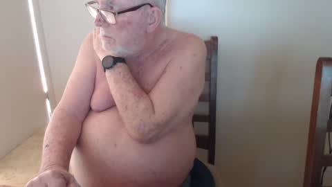 Snapshot of capt5105 chatting on 02.17.25 capt5105 online show from 02.17.25