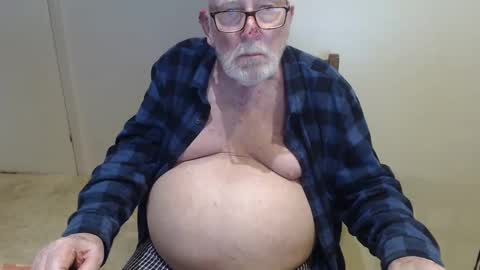 Snapshot of capt5105 chatting on 03.10.25 capt5105 online show from 03.10.25