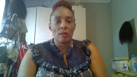 Snapshot of caramelchoc81 chatting on 02.14.25 candylious81 online show from 02.14.25