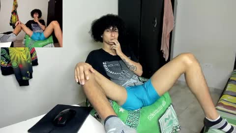 Snapshot of cardrey05 chatting on 05.05.26 Carlos and Cristian online show from 05.05.26