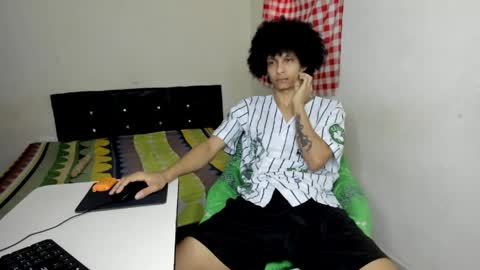 Snapshot of cardrey05 chatting on 05.12.26 Carlos and Cristian online show from 05.12.26