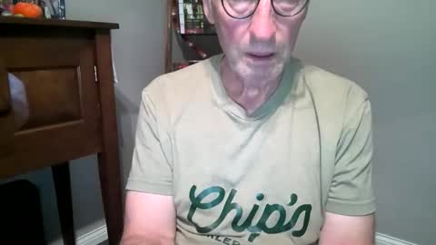 Snapshot of caressluving chatting on 10.20.25 Caressluving online show from 10.20.25