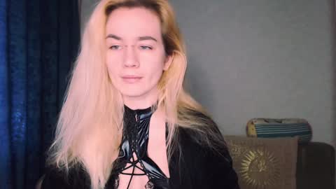 Snapshot of carinfox chatting on 12.03.24 Carin online show from 12.03.24