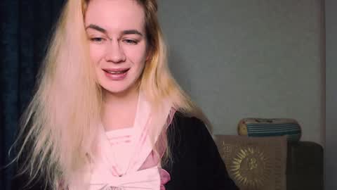 Snapshot of carinfox chatting on 12.05.24 Carin online show from 12.05.24