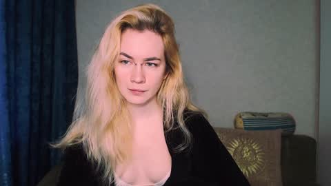 Snapshot of carinfox chatting on 12.13.24 Carin online show from 12.13.24