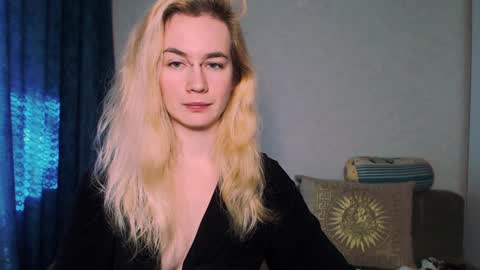Snapshot of carinfox chatting on 12.13.24 Carin online show from 12.13.24