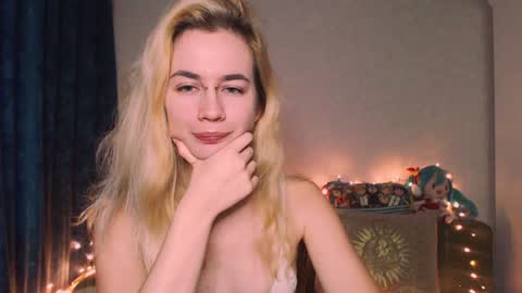 Snapshot of carinfox chatting on 12.14.24 Carin online show from 12.14.24