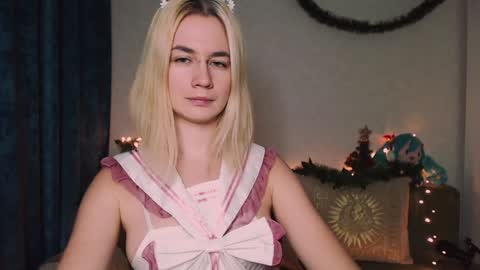 Snapshot of carinfox chatting on 12.26.24 Carin online show from 12.26.24