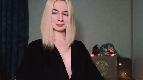 Snapshot of carinfox chatting on 01.10.25 Carin online show from 01.10.25