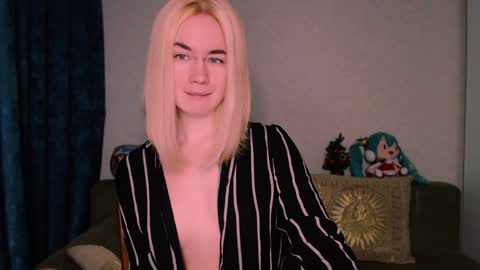 Snapshot of carinfox chatting on 01.18.25 Carin online show from 01.18.25