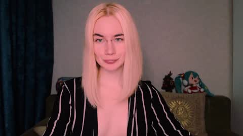 Snapshot of carinfox chatting on 01.19.25 Carin online show from 01.19.25