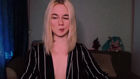 Snapshot of carinfox chatting on 02.01.25 Carin online show from 02.01.25