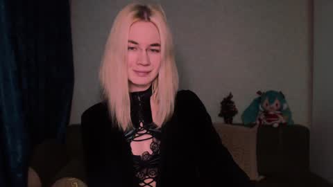Snapshot of carinfox chatting on 02.08.25 Carin online show from 02.08.25