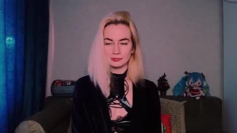 Snapshot of carinfox chatting on 02.18.25 Carin online show from 02.18.25