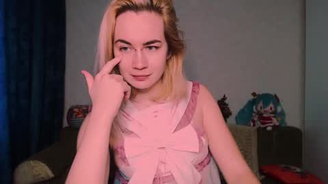 Snapshot of carinfox chatting on 02.22.25 Carin online show from 02.22.25