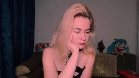Snapshot of carinfox chatting on 02.26.25 Carin online show from 02.26.25