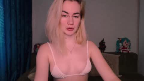Snapshot of carinfox chatting on 03.10.25 Carin online show from 03.10.25