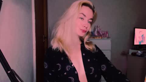 Snapshot of carinfox chatting on 09.14.25 Carin online show from 09.14.25