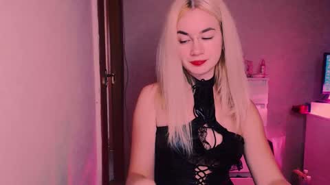 Snapshot of carinfox chatting on 10.20.25 Carin online show from 10.20.25