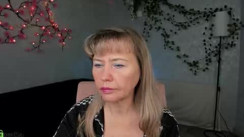 Carla Vogue online show from 12.02.25