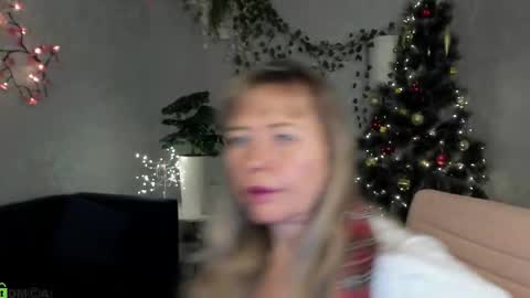 Carla Vogue online show from 12.05.25