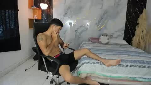 Snapshot of carlitosex09 chatting on 04.26.26 master online show from 04.26.26