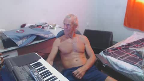 Snapshot of carlos2557 chatting on 05.31.26 carlos online show from 05.31.26