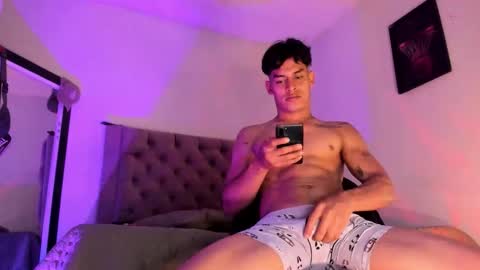 Snapshot of carloshero69 chatting on 11.28.25 carloshero69 online show from 11.28.25