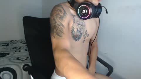 Snapshot of carlossmi01 chatting on 10.12.25 carlossmi01 online show from 10.12.25