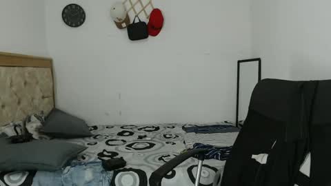 Snapshot of carlossmi01 chatting on 10.14.25 carlossmi01 online show from 10.14.25