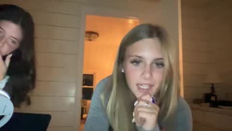 Snapshot of carlybora chatting on 11.11.25 Carly Bora online show from 11.11.25