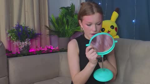 Snapshot of carlyneisenman chatting on 12.04.25 Eva online show from 12.04.25