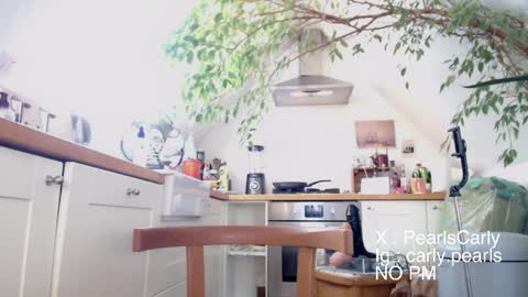 Carly Pearls online show from 04.07.26