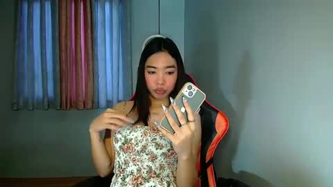 Snapshot of carmelasexmachinex chatting on 01.28.25 carmela online show from 01.28.25