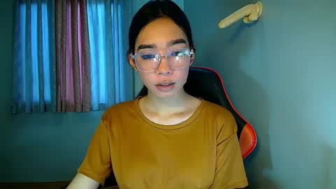 Snapshot of carmelasexmachinex chatting on 02.04.25 carmela online show from 02.04.25