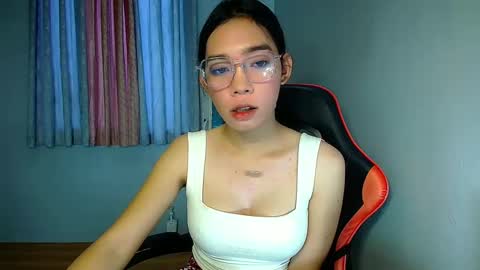 Snapshot of carmelasexmachinex chatting on 02.06.25 carmela online show from 02.06.25