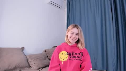 Snapshot of carmellasavina chatting on 03.04.26 Alice online show from 03.04.26