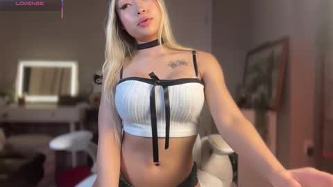 Snapshot of carmenxrose chatting on 10.15.25 carmenxrose online show from 10.15.25