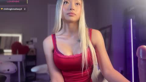 Snapshot of carmenxrose chatting on 10.25.25 carmenxrose online show from 10.25.25