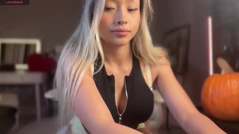 Snapshot of carmenxrose chatting on 10.31.25 carmenxrose online show from 10.31.25