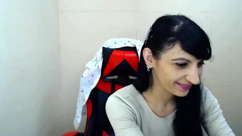 Snapshot of carol_mathevs chatting on 11.05.25 Carol Mathevs online show from 11.05.25