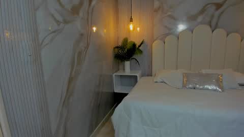 Snapshot of carol_sucker chatting on 12.04.25 carol_sucker online show from 12.04.25