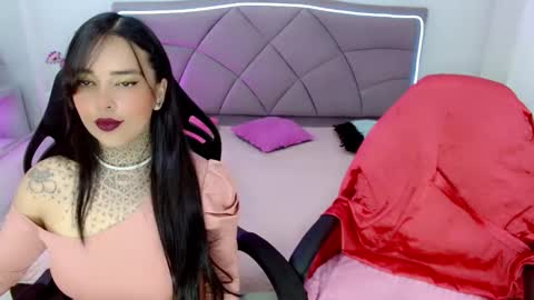 Carolaine01 online show from 12.18.25