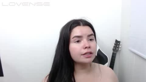 Snapshot of carolina_lee12 chatting on 11.02.25 carolina online show from 11.02.25