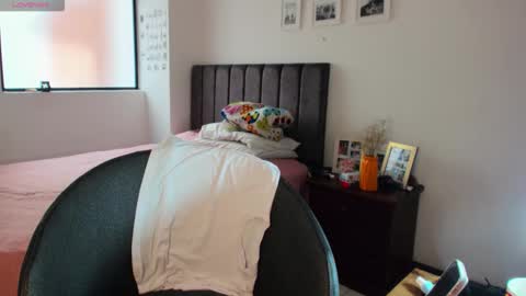 carolina_zaens online show from 10.15.25