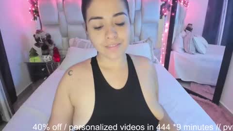 Snapshot of carolinafox_ chatting on 12.02.24 caroline online show from 12.02.24