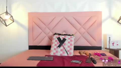 Snapshot of caroline_daring chatting on 06.10.26 caroline daring online show from 06.10.26