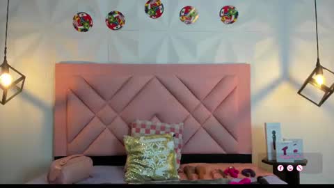 Snapshot of caroline_daring chatting on 06.15.26 caroline daring online show from 06.15.26